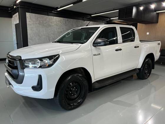 TOYOTA HILUX 2.8 D-4D TURBO DIESEL CD POWER PACK 4X4 MANUAL